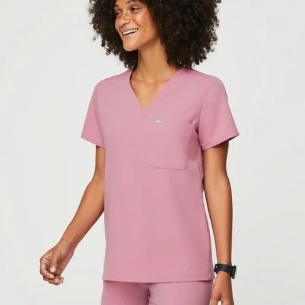 FIGS ~~Limited Color~~ Scrub Top. Chalk Blush